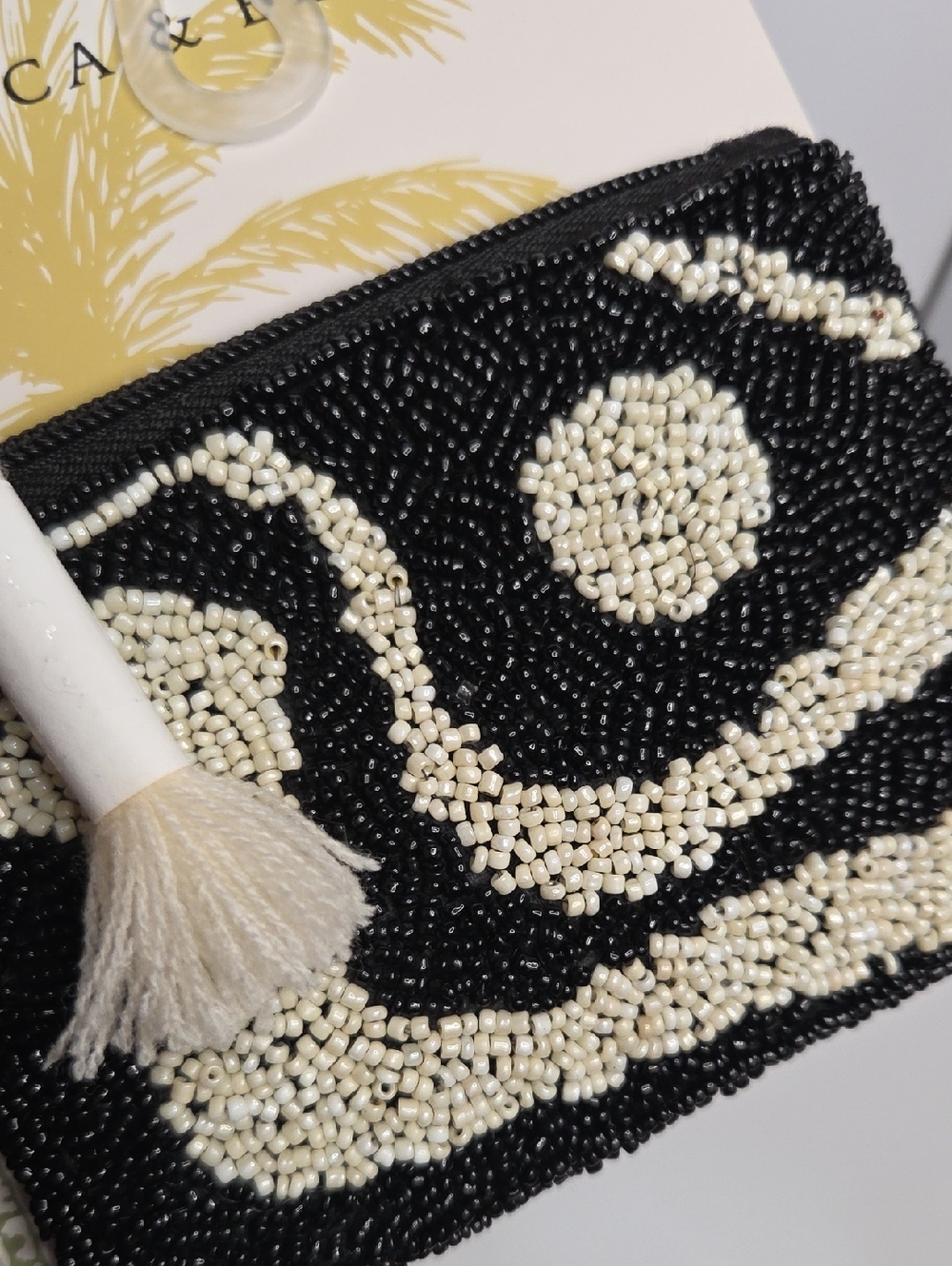 🖤▪️America & Beyond ▪️Beaded Black and White Swirl Zip Coin Pouch - Picture 5 of 5